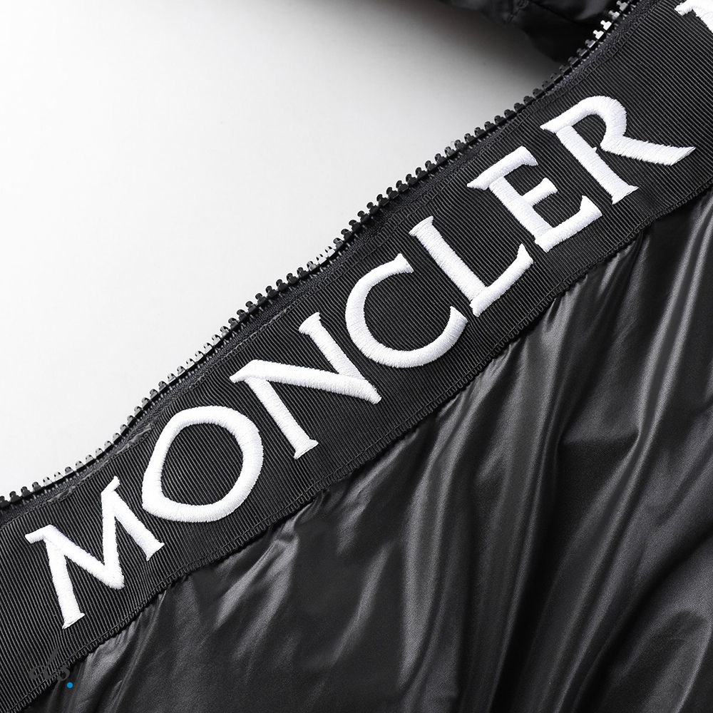 Moncler Montcla Short Down Jacket Black (9)